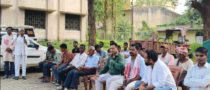 अभियान ने विभिन्न मांगों को लेकर सदर अंचल कार्यालय परिसर में दिया धरना