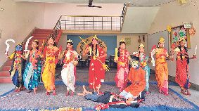 गुरुकुल भारती में नवरात्रि पर डांडिया, बच्चों ने किया गरबा