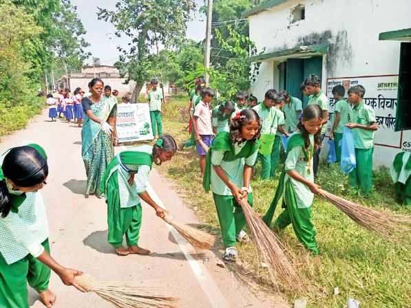 कचरे के अलग-अलग संग्रह और उचित निपटारे की जानकारी दी