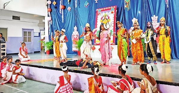 दुर्गा पूजा पर सांस्कृतिक कार्यक्रम का आयोजन