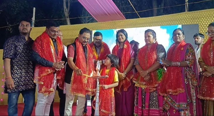 डांडिया उत्सव पर झूम उठा लोहरदगा, उमंग और उल्लास से सराबोर हुआ कार्यक्रम स्थल
