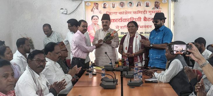 कांग्रेस प्रभारी का स्वागत, रैली में शामिल होने का आह्वान