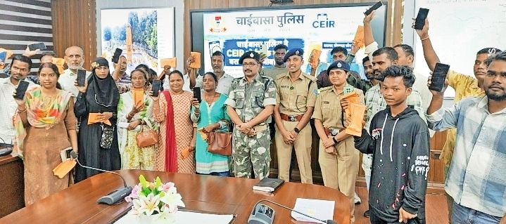 जिले के विभिन्न थाना क्षेत्रों में गुम हुए 48 मोबाइल फोन बरामद