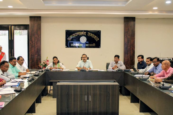 स्कूल से गायब रहने वाले शिक्षकों पर होगी कार्रवाई, वेतन रोकने का निर्देश