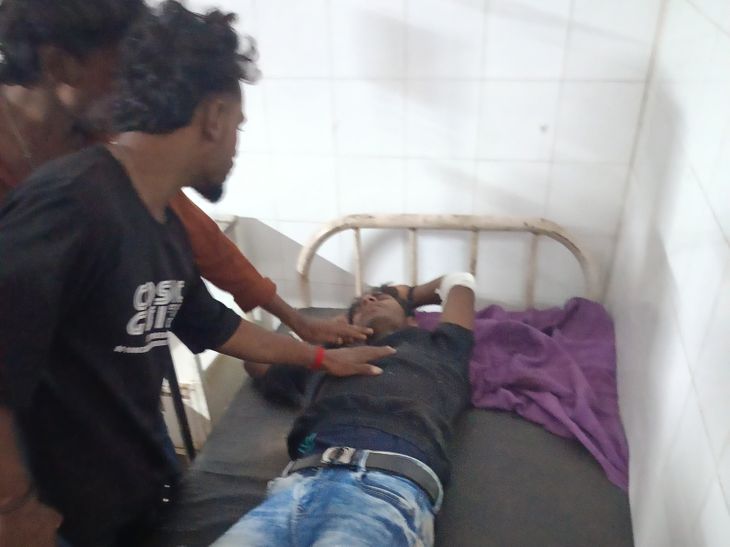 रोहतास में सरकारी अस्पताल के पास बाइक दुर्घटना,:3 लोग घायल, दो को सासाराम रेफर किया गया