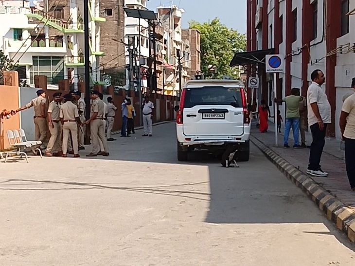बेतिया में पुलिस हिरासत में मौत पर 6 पुलिसकर्मी सस्पेंड:थानाध्यक्ष भी निलंबित, पुलिस का दावा- चलती गाड़ी से कूदे थे दिलशाद, परिजन बोले- मारपीट हुई