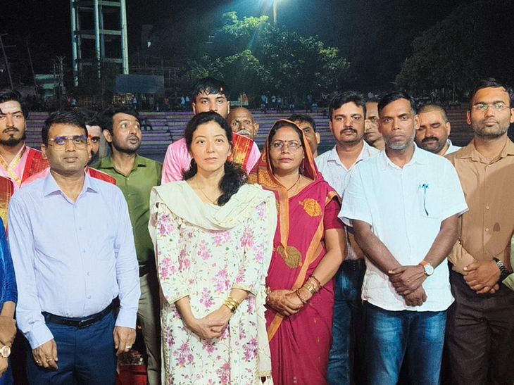 जहानाबाद के यमुना-दरधा संगम घाट पर गंगा आरती:स्वच्छता अभियान के तहत बनारस की टीम ने कराई, अधिकारी शामिल