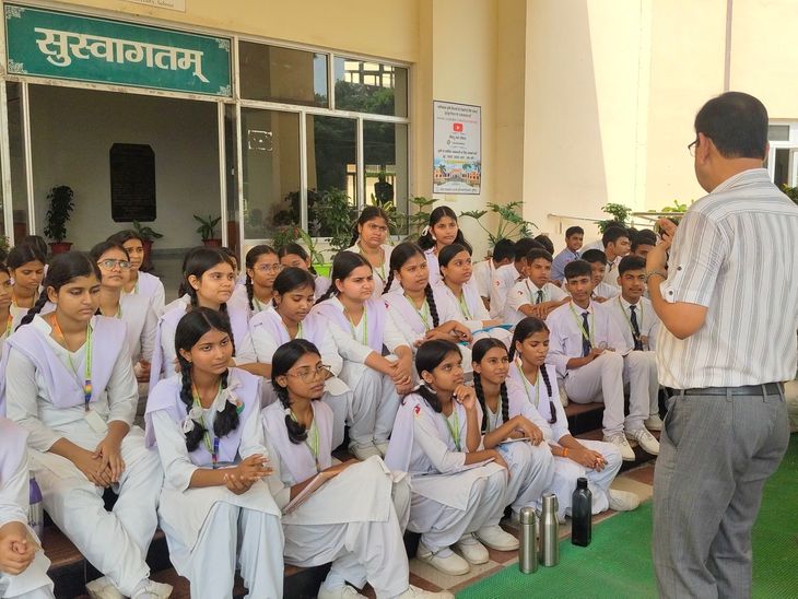 पूर्णिया के कृषि कॉलेज में छात्रों ने किया शैक्षणिक भ्रमण:कृषि में करियर-रोजगार के अवसरों पर जानकारी दी गई; नर्सरी में 12 हजार से ज्यादा पौधे तैयार
