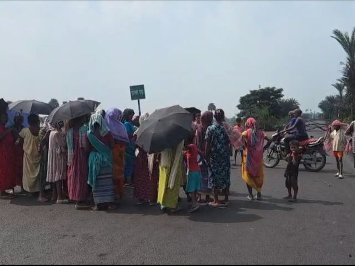 पाकुड़ में हाइवा ने मारी टक्कर; एक की मौत:शव की नहीं हो पाई है पहचान, गुस्साए लोगों ने सड़क जाम की, पुलिस मौके पर पहुंची