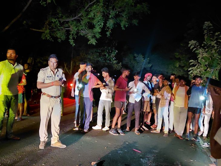 जमुई में 2 लड़कियों को ट्रक ने कुचला, मौत:नेतुला मंदिर से पूजा कर लौट रही थी दोनों; चालक फरार