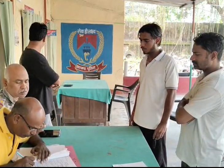 बोकारो में खेत से मिला युवक का शव:झोपड़ी कॉलोनी में कृष्ण मंदिर के पास मिली लाश, ड्यूटी जाने की बात कहकर घर से निकला था