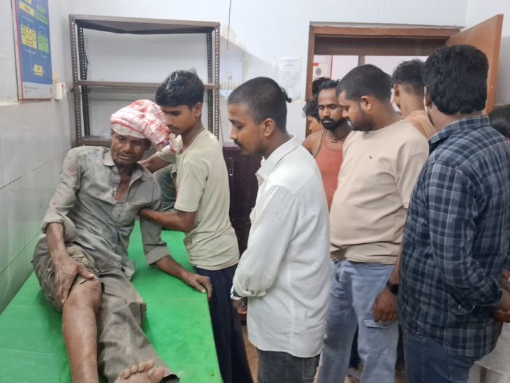 सुपौल में जर्जर दीवार गिरने से पति-पत्नी समेत 3 घायल:पड़ोसियों ने मलबे से निकाला, गंभीर हालत में पति हायर सेंटर रेफर