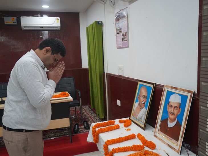 अररिया में गांधी और शास्त्री जयंती पर श्रद्धांजलि:सत्य-अहिंसा के संदेश को अपनाने का संकल्प