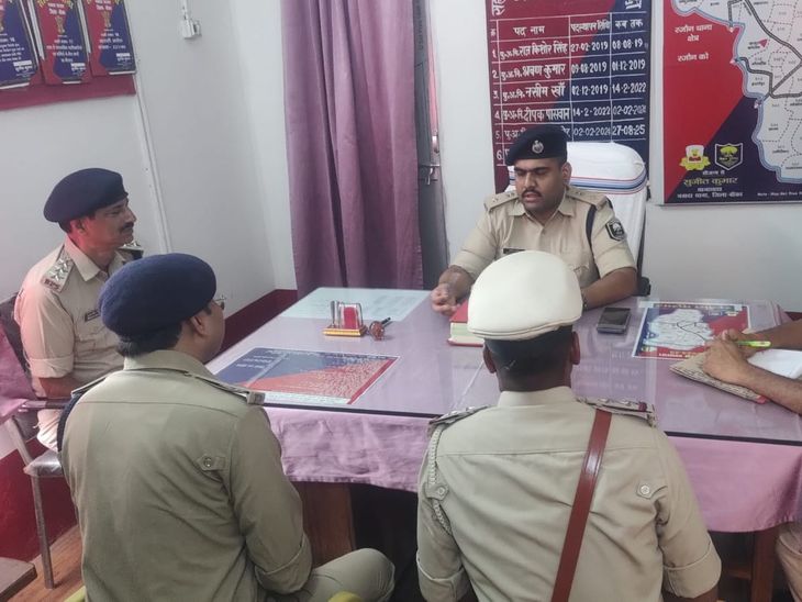 SP बोले-'लंबित मामलों को तुरंत निपटाएं':बांका में नवादा बाजार थाना का वार्षिक निरीक्षण, शराब-हथियार के खिलाफ कार्रवाई के निर्देश