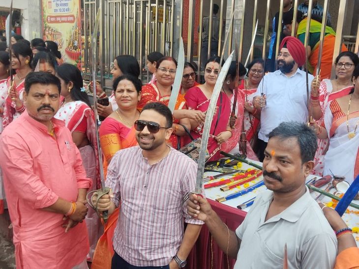 जम्बू अखाड़ा महिला विंग ने 108 कन्याओं का पूजन किया:शस्त्र पूजन के साथ मनाया धार्मिक अनुष्ठान, नारी शक्ति का सम्मान