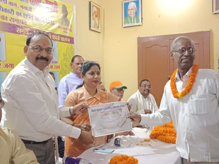 मुफ्त चिकित्सा शिविर में 83500 श्रद्धालुओं का इलाज:पितृपक्ष मेले में प्रजापति समाज की पहल; सेवा देने वाले डॉक्टर हुए सम्मानित