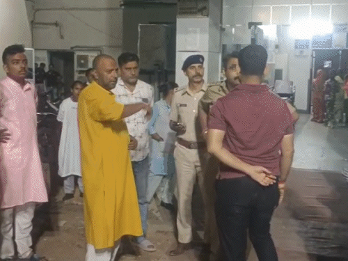 जमशेदपुर में फास्ट फूड ठेले पर मारपीट, एक की मौत:जियाडा सर्विस लेन में आधी रात को युवकों के बीच हुआ विवाद, कई घायल