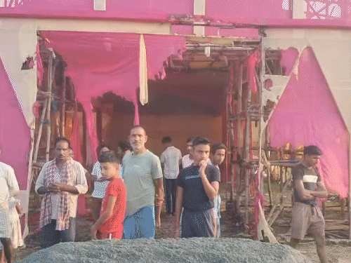जामताड़ा के चरकापहाड़ी नव दुर्गा पूजा पंडाल में आगजनी:107 के नोटिस के बाद विवाद का आरोप, जातिवाद के मुद्दे पर तनाव, पुलिस जांच में जुटी