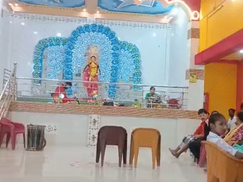 पाकुड़ जिला में लक्खी पूजा मनाई गई:शरद पूर्णिमा पर बंगाली पुरोहितों ने की पूजा, भक्तों को बांटा खीर का प्रसाद