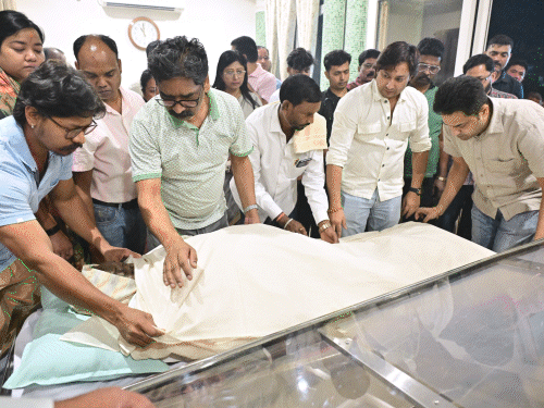 रांची के मोरहाबादी आवास पर 9 बजे तक अंतिम दर्शन:दोपहर 12 बजे नेमरा में अंतिम संस्कार, ओरमांझी-गोला होते हुए पैतृक आवास तक अंतिम यात्रा