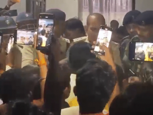 Siwan Bomb Blast News | Villagers Protest Against Police & SDPO