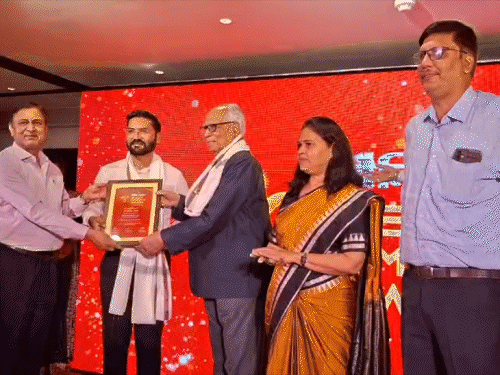 बेहतर चिकित्सा सेवा देने वाले डॉक्टर सम्मानित:भागलपुर में हेल्थ इमिनेंस अवार्ड, प्रशासनिक अधिकारी और जनप्रतिनिधि रहे मौजूद