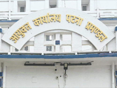 पटना के वोटर लिस्ट में फर्जी मतदाता जोड़ने का आरोप:जहां संस्थान ही नहीं, वहां 50 वोटर, असली नाम काटे गए, साइंस कॉलेज में भी खेल