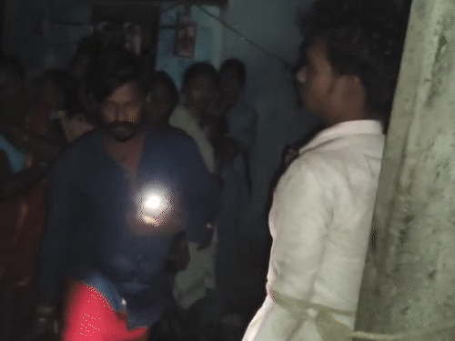 साहिबगंज में आधी रात गाय चोरी करने पहुंचा युवक:घरवालों की नींद खुली तो ग्रामीणों ने पकड़ा; पुलिस युवक को थाने ले गई