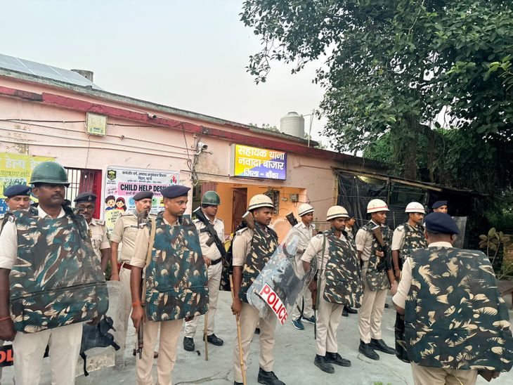 बांका-त्योहारों से पहले पुलिस का दंगा ड्रिल:भीड़ नियंत्रण का किया अभ्यास, जवानों ने संभाला मोर्चा; संवेदनशील इलाकों पर नजर