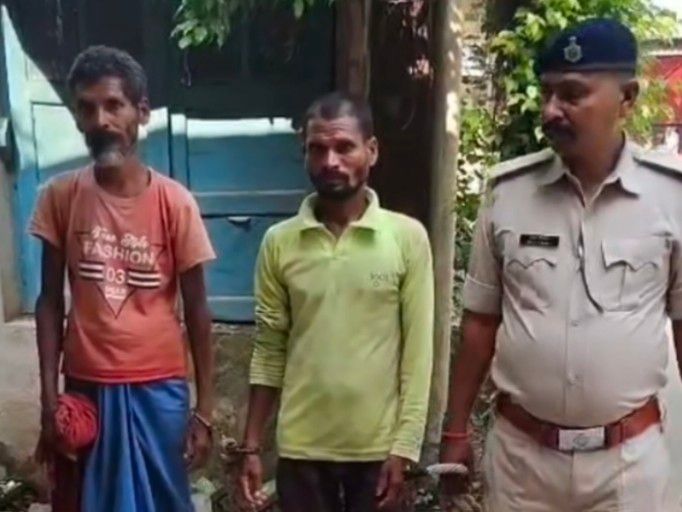 जानलेवा हमले के मामले में भागे पिता-बेटा गिरफ्तार:8 साल पुराने मवेशी चोरी विवाद में कोर्ट ने जारी किया था वारंट