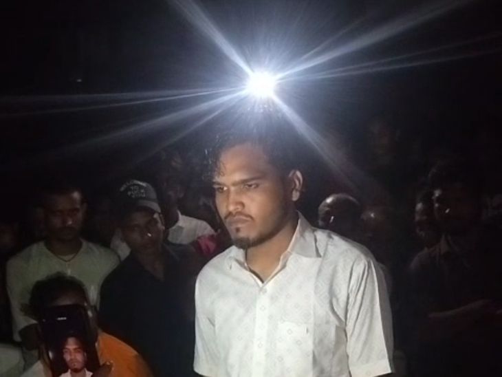 बेतिया में बाइक की मांग पर टूटा रिश्ता:दूसरी जगह शादी के लिए निकले दूल्हे को बनाया बंधक, ढाई लाख लौटाने की मांग पर अड़े
