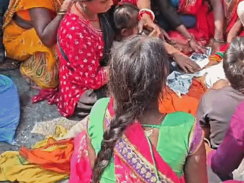 गयाजी- अज्ञात वाहन की टक्कर से बाइक सवार की मौत:मजदूरी के लिए जा रहा था, पीछे बैठा साथी गंभीर रूप से घायल