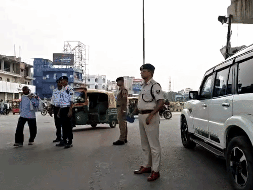 दुर्गा पूजा में पटना की ट्रैफिक व्यवस्था में बदलाव:डाकबंगला से नाला रोड तक भारी वाहन बैन, कई इलाकों में आवाजाही बंद; 25 क्यूआरटी टीमें तैनात