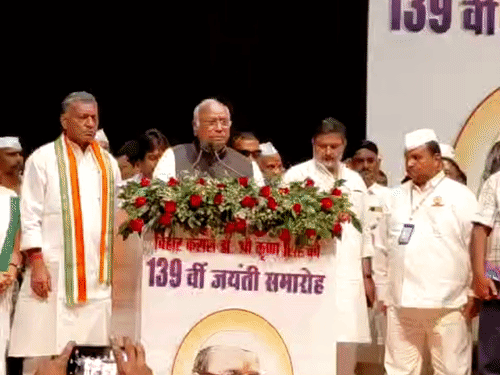 आज बीजेपी के खिलाफ कांग्रेस का बिहार में प्रदर्शन:पीएम मोदी का करेगी पुतला दहन, खड़गे के बयान को गलत तरीके से पेश करने का आरोप