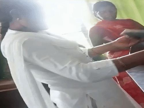 नालंदा- सरमेरा सीएचसी में टीके के एवज में वसूली:एएनएम ने बीसीजी के इंजेक्शन के नाम पर 200-200 रुपए लिए, प्रभारी ने मांगा स्पष्टीकरण