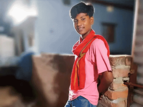 मुजफ्फरपुर-पिता ने बेटी के प्रेमी की गला दबाकर की हत्या:आपत्तिजनक हालत में पकड़ा था, लाश को झाड़ियों में छिपाया; आरोपी पत्नी समेत गिरफ्तार