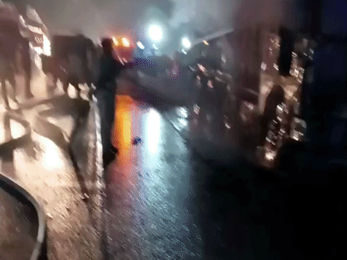 मुजफ्फरपुर में खाना बनाते समय ट्रक में लगी आग:चालक ने गाड़ी से कूदकर बचाई जान, फायर ब्रिगेड ने 20 मिनट में पाया काबू