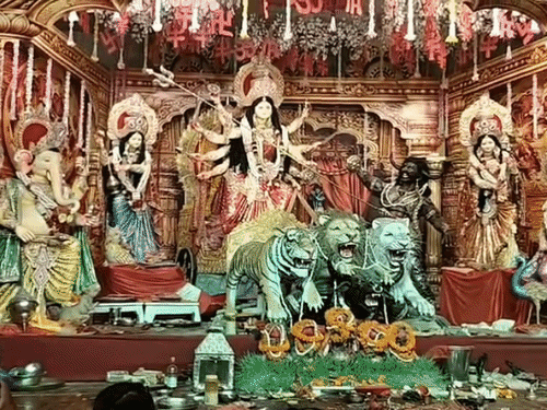 दरभंगा- भाजपा प्रदेश अध्यक्ष ने किया पंडालों का दौरा:संजय सरावगी ने मां भगवती से की सुख-समृद्धि की कामना, भीड़ को लेकर प्रशासनिक व्यवस्था को बेहतर बताया