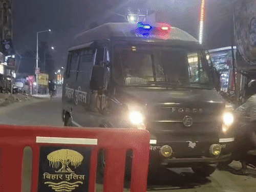 MLC चुनाव- पूर्णिया में स्ट्रॉन्ग रूम में पहुंचाई गईं मतपेटियां:सुरक्षा के मद्देनजर ट्रैफिक डायवर्ट, जिला स्कूल रोड पर गाड़ियों को नो एंट्री