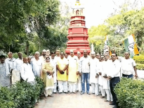 गयाजी- गांधी मंडप में भजन गाकर मोदी-ज्ञानेश का मांगा इस्तीफा:कांग्रेस ने ‘रघुपति राघव राजा राम’ गाकर जताया विरोध, बापू के रास्ते पर चलने का दिया संदेश