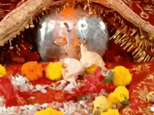 चंचली देवी मंदिर में 24 घंटे जलती है अखंड ज्योति:बोकारो बसने से पहले से पूजी जा रहीं मां, पांडे परिवार पीढ़ियों से कर रहा सेवा