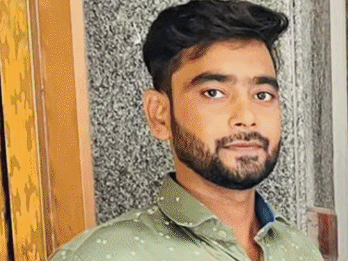 समस्तीपुर- कार-बाइक की टक्कर में बैंककर्मी मौत:दलसिंहसराय में मेला देखने जा रहे थे, बाइक पर सवार भाई और दोस्त गंभीर रूप से घायल