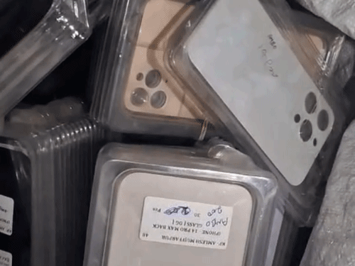 Muzaffarpur Apsara Market Raid | Police Seize Fake Apple Accessories