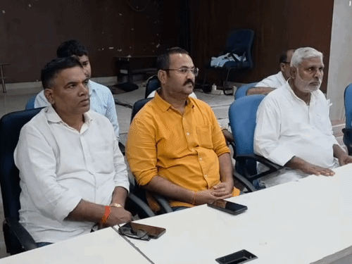 औरंगाबाद में आवास योजना में गड़बड़ी का आरोप:मुखिया संघ ने आंदोलन की चेतावनी, पात्र लोगों के नाम काट सक्षम को लाभ देने का आरोप