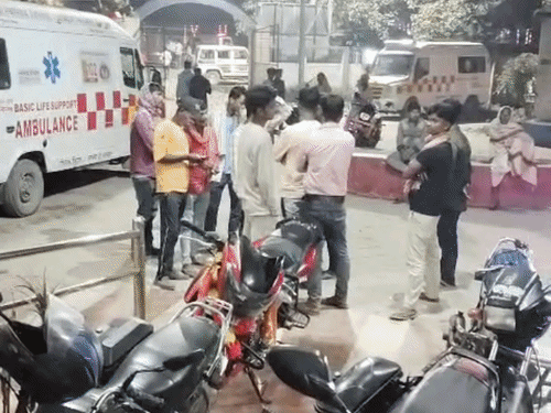 दरभंगा- सड़क हादसे में 19 साल के युवक की मौत:बाइक से मेला घूमने जाने के दौरान कार ने मारी टक्कर, साथ बैठे दोस्त की हालत गंभीर