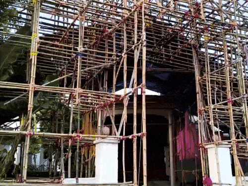समस्तीपुर में बन रहा 100 फीट ऊंचा पूजा पंडाल:एक महीने से दिन-रात जुटे हैं 15 कलाकार, मिथिला पद्धति से होती है मां दुर्गा की अराधना