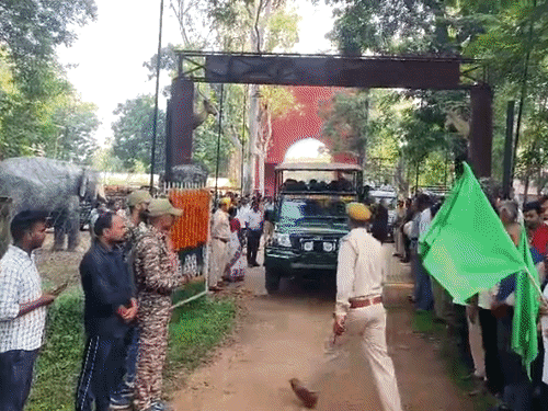 पलामू टाइगर रिजर्व जंगल सफारी के लिए 40 वाहन रजिस्टर्ड:पहली बार दो सर्किट पर जंगल सफारी हुई शुरू, सुरक्षा के लिए लगाए जा रहे CCTV