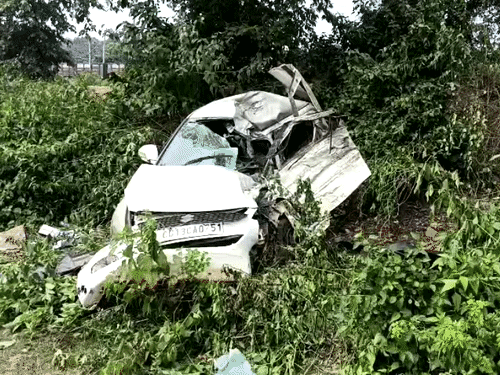 चाईबासा में ट्रक-कार में टक्कर:एक परिवार के तीन लोगों की मौत, दो गंभीर रूप से हुए घायल; छत्तीसगढ़ से जमशेदपुर जाते वक्त हुई घटना