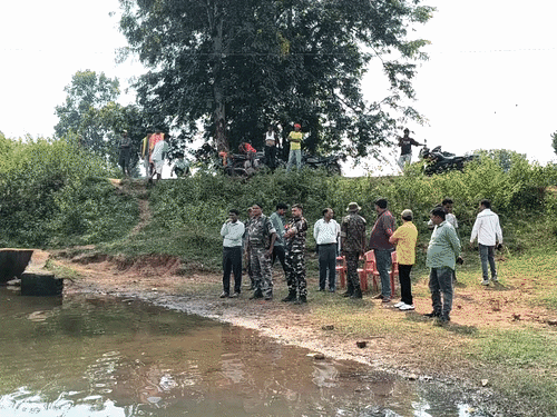 पत्नी के साथ नहाने गया परन नायक डैम में डूबा:बालूमाथ के जोगियाडीह डैम में गहरे पानी में जाने से हुआ हादसा, तलाश जारी