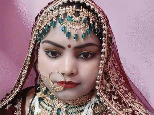 भोजपुर में पंखे से लटका मिला नवविवाहिता का शव:शादी के बाद से ससुराल वाले प्रताड़ित करते थे, बेटी ने पिता से बताई थी आपबीती, कमरे में मिला शव, जांच में जुटी पुलिस